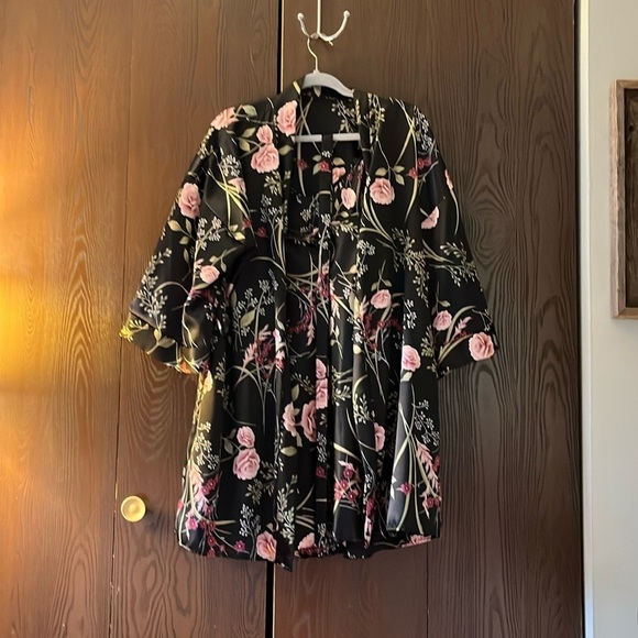 Colesce Couture 2pc. Silky black floral nightgown set. Robe and nightgown. Lg - Picture 1 of 11